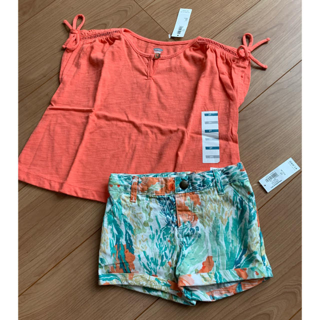 Old Navy(オールドネイビー)の新品 オールドネイビー　カットソー&パンツ　セット キッズ/ベビー/マタニティのキッズ服女の子用(90cm~)(Tシャツ/カットソー)の商品写真