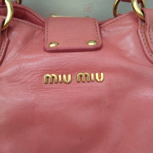 別倉庫からの配送】【別倉庫からの配送】Miumiuハンドバック スモーク