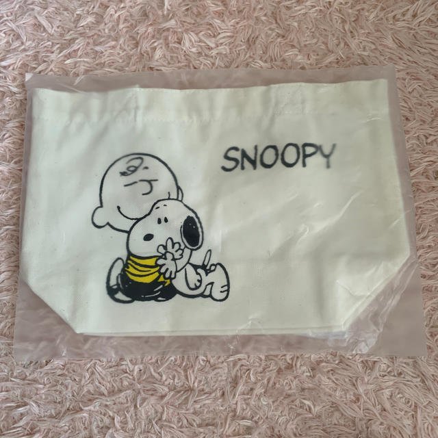 SNOOPY(スヌーピー)のスヌーピー  ランチトートバッグ　非売品 エンタメ/ホビーのコレクション(ノベルティグッズ)の商品写真