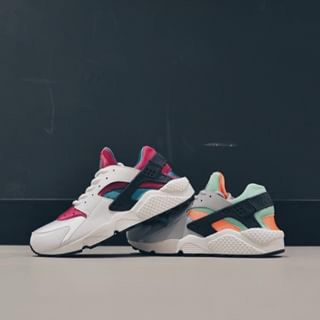 ナイキ(NIKE)の【NIKE】AIR HUARACHE(スニーカー)