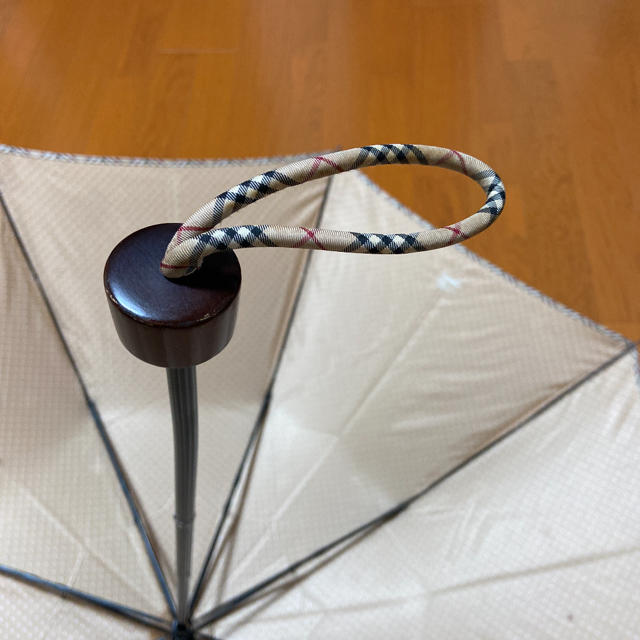 BURBERRY(バーバリー)のバーバリー　晴雨兼用 折りたたみ傘 ベージュ　ドット柄 レディースのファッション小物(傘)の商品写真