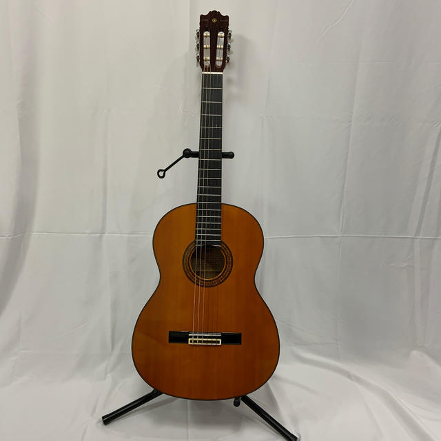 ヤマハ(ヤマハ)の★値上げ中★ YAMAHA  クラシックギターC-180  ケース&スタンド付き 楽器のギター(クラシックギター)の商品写真