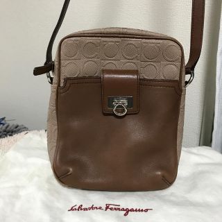 サルヴァトーレフェラガモ(Salvatore Ferragamo)のサルヴァトーレ  フェラガモ  ショルダーバッグ(ショルダーバッグ)