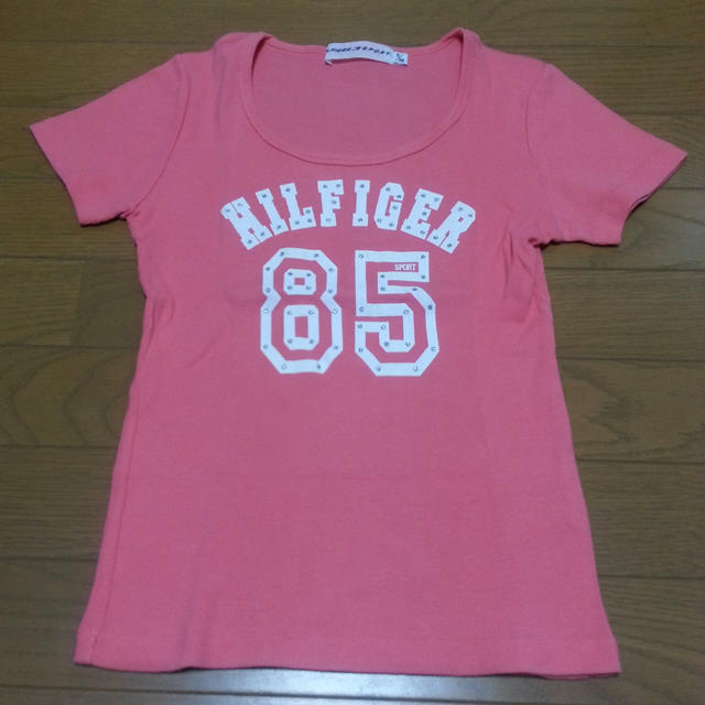 TOMMY HILFIGER(トミーヒルフィガー)の【美品】トミーヒルフィガー リブTシャツ サーモンピンク レディースのトップス(Tシャツ(半袖/袖なし))の商品写真