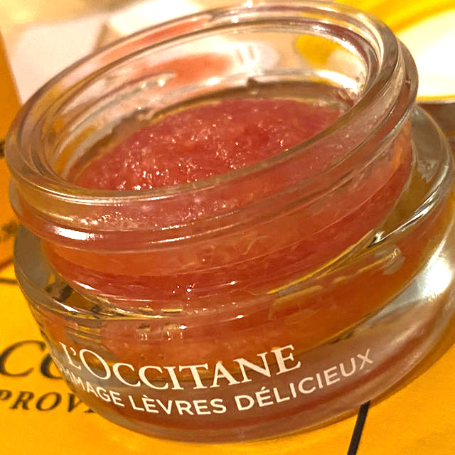 L'OCCITANE(ロクシタン)のデリシャス＆フルーティー リップスクラブ 【040】メリーメロン【数量限定】 コスメ/美容のスキンケア/基礎化粧品(リップケア/リップクリーム)の商品写真