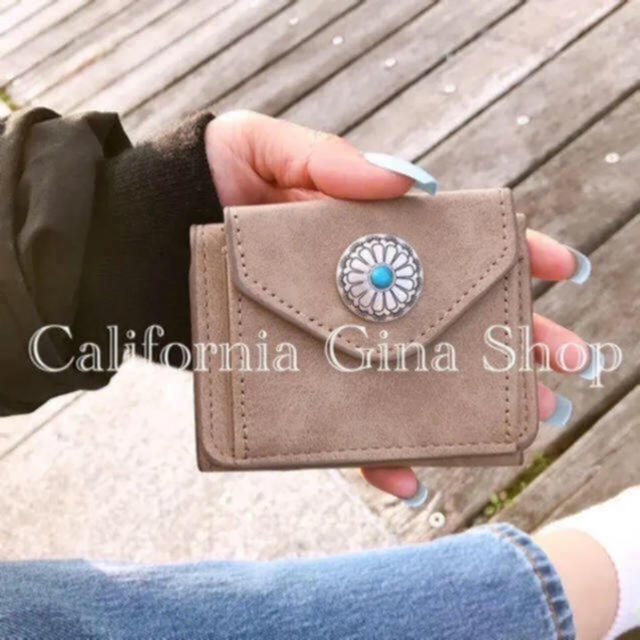 再入荷‼︎モカベージュ 三つ折りミニ財布 人気カラー春夏 コンパクトサイズ レディースのファッション小物(財布)の商品写真