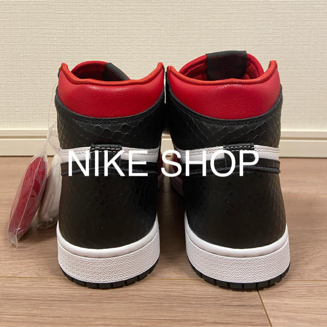 NIKE(ナイキ)の24.5㎝‼️送料込み‼️WMNS AIR JORDAN 1 SATIN RED レディースの靴/シューズ(スニーカー)の商品写真