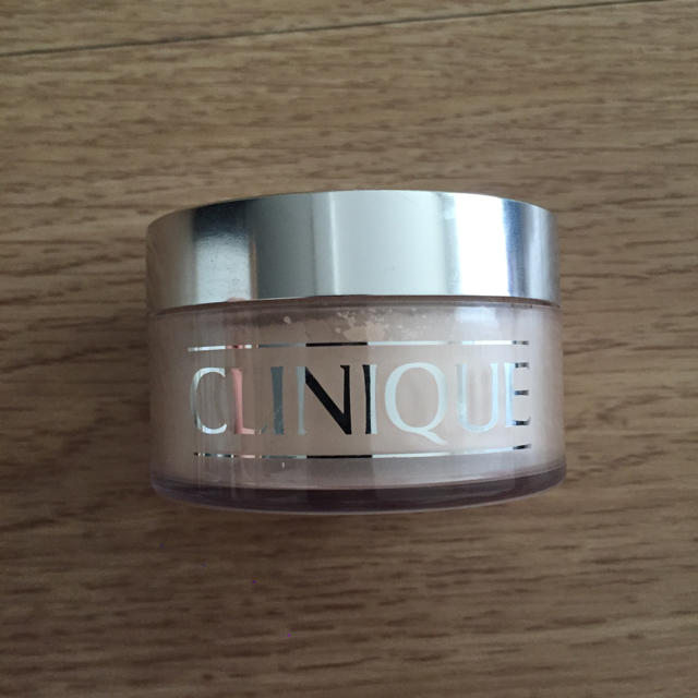 CLINIQUE(クリニーク)のクリニーク フェイスパウダー コスメ/美容のベースメイク/化粧品(フェイスパウダー)の商品写真