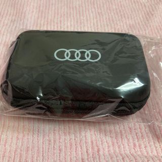 アウディ(AUDI)のアウディ　モバイル充電器⭐︎ノベルティ(バッテリー/充電器)