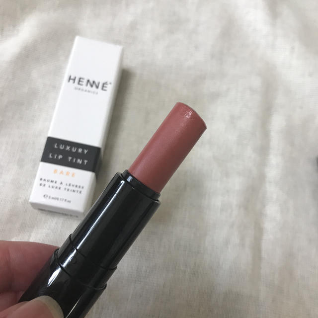 Cosme Kitchen(コスメキッチン)のHENNE ヘンネ　オーガニック　リップティント　ベア　BARE 口紅 コスメ/美容のベースメイク/化粧品(口紅)の商品写真