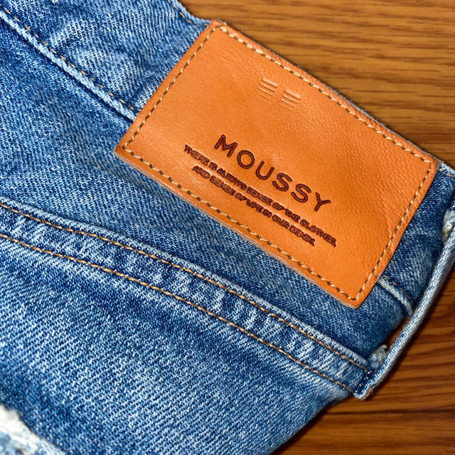 moussy(マウジー)のmoussymvsフレアデニムパンツ レディースのパンツ(デニム/ジーンズ)の商品写真