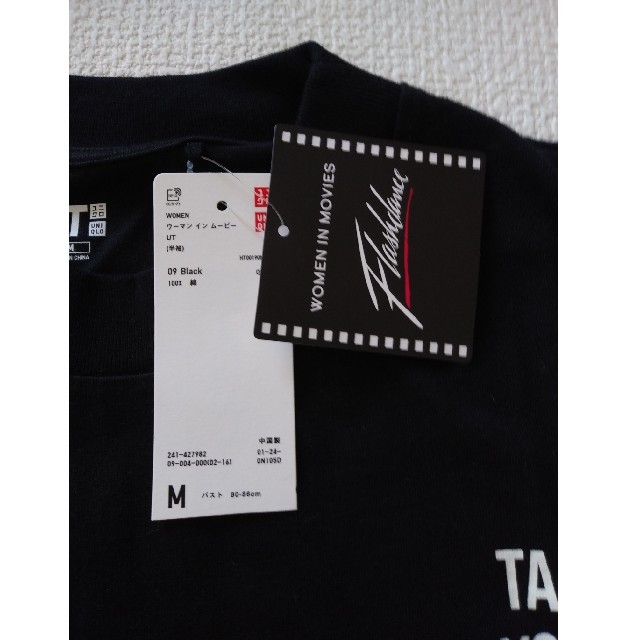 UNIQLO(ユニクロ)のUNIQLO ウーマンインムービーユニクロフラッシュダンスTシャツ Ｍサイズ レディースのトップス(Tシャツ(半袖/袖なし))の商品写真