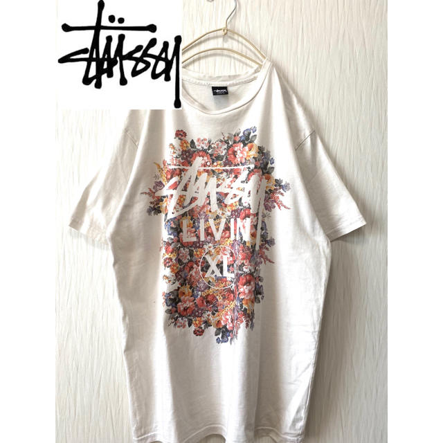 STUSSY(ステューシー)のSTUSSY ホワイト花柄デザインTシャツ フォロー割実施中！！ メンズのトップス(Tシャツ/カットソー(半袖/袖なし))の商品写真