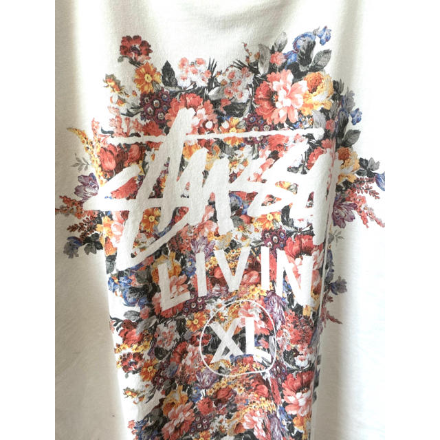 STUSSY(ステューシー)のSTUSSY ホワイト花柄デザインTシャツ フォロー割実施中！！ メンズのトップス(Tシャツ/カットソー(半袖/袖なし))の商品写真