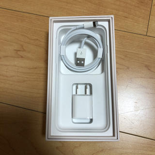 アップル(Apple)のiPhone純正充電ケーブルとアダプター(バッテリー/充電器)