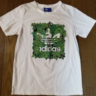 アディダス(adidas)のアディダス　葉っぱ　tシャツ(Tシャツ(半袖/袖なし))