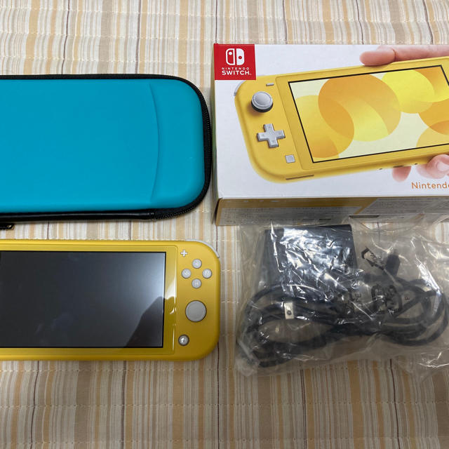 任天堂　Switch ライト　イエロー　美品