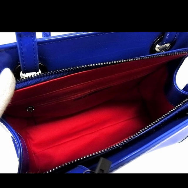 ARMANI EXCHANGE(アルマーニエクスチェンジ)のARMANI EXCHANGE ブルーエナメル　バッグ レディースのバッグ(ハンドバッグ)の商品写真