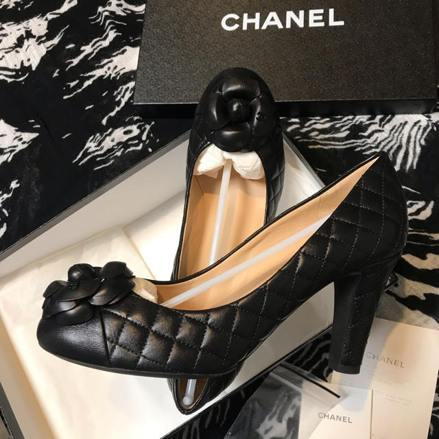 CHANEL - CHANEL カメリア付きキルティングパンプスの通販 by hitomin｜シャネルならラクマ