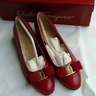 サルヴァトーレフェラガモ(Salvatore Ferragamo)の【るる様専用】☆美品☆Ferragamo フェラガモ パンプス ヴァラ(ハイヒール/パンプス)