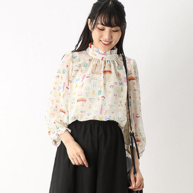 franche lippee(フランシュリッペ)の<新品タグ付き>franche lippee おこのみふりふりスタンドブラウス レディースのトップス(シャツ/ブラウス(長袖/七分))の商品写真