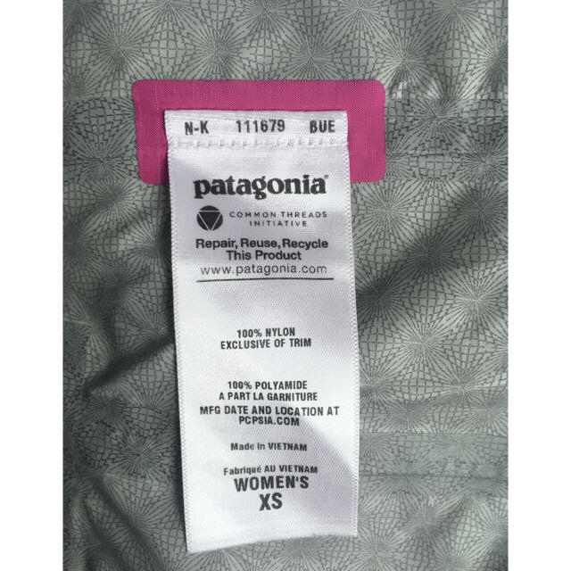 patagonia(パタゴニア)のパタゴニア　レインシャドージャケット　レディースXS レディースのジャケット/アウター(ナイロンジャケット)の商品写真