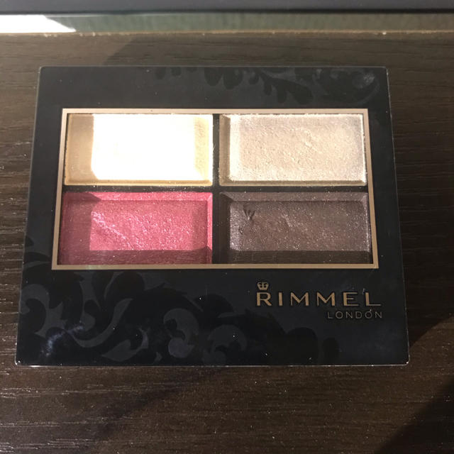 RIMMEL(リンメル)のリンメル　ロイヤルヴィンテージアイズ101 コスメ/美容のベースメイク/化粧品(アイシャドウ)の商品写真