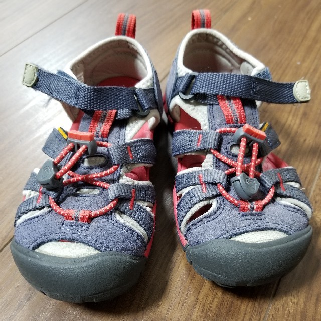 KEEN(キーン)のKEEN　18cm　キッズサンダル　赤 キッズ/ベビー/マタニティのキッズ靴/シューズ(15cm~)(サンダル)の商品写真