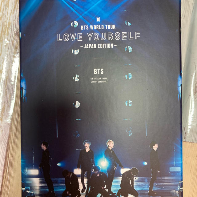 防弾少年団(BTS)(ボウダンショウネンダン)のBTS LOVE YOURSELF Blu-ray エンタメ/ホビーのDVD/ブルーレイ(ミュージック)の商品写真