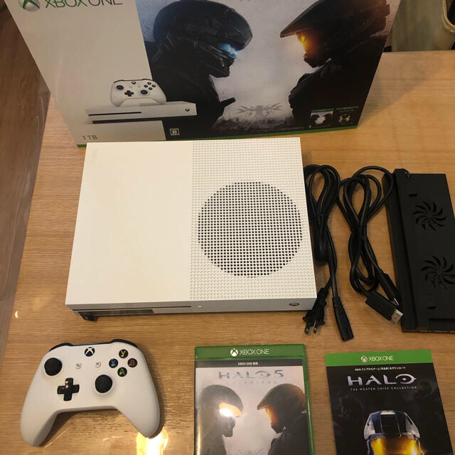 Xbox One S 1TB Halo Collection