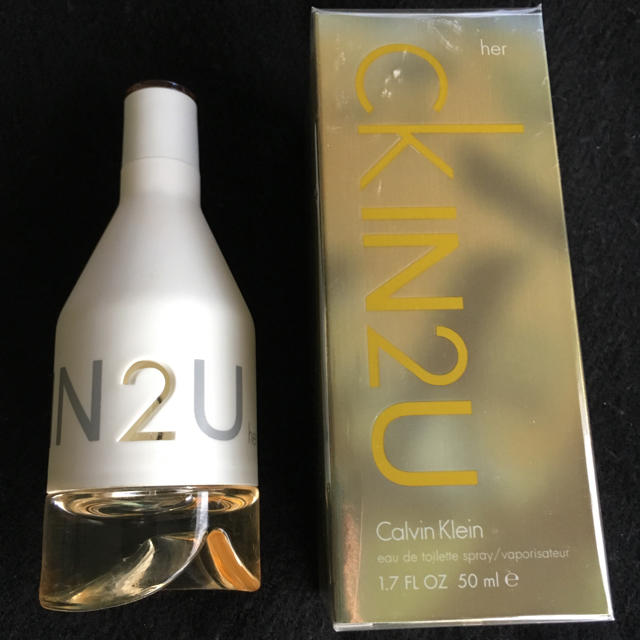 ck Calvin Klein(シーケーカルバンクライン)のカルバンクラインckIN2Uオードトワレ コスメ/美容の香水(香水(女性用))の商品写真