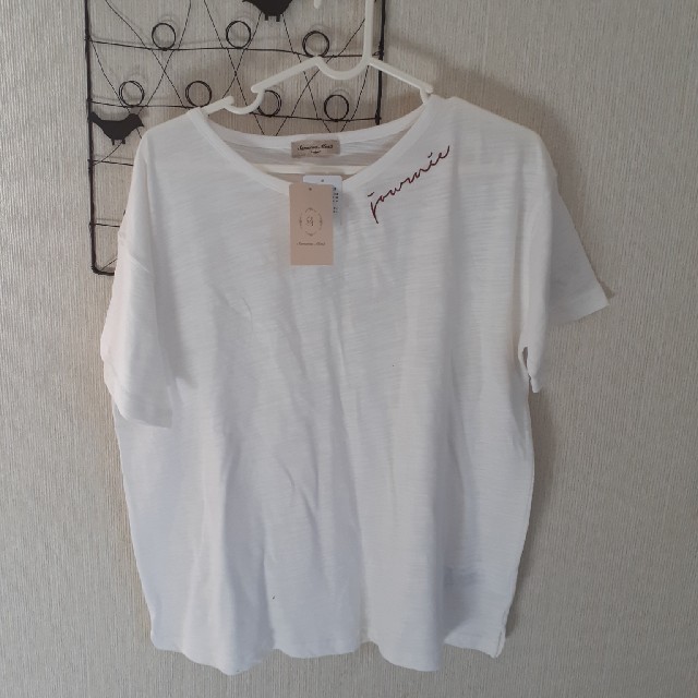 SM2(サマンサモスモス)のSamansa Mos2  新品、未使用　ｽﾗﾌﾞ刺繍VネックTシャツ レディースのトップス(Tシャツ(半袖/袖なし))の商品写真