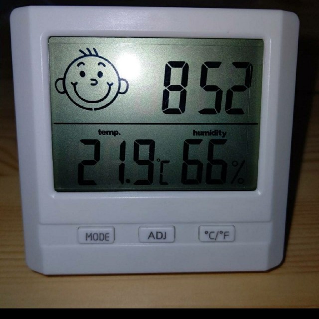 セール中★シンプルで便利な湿度計・温度計・時計★ インテリア/住まい/日用品のインテリア小物(置時計)の商品写真
