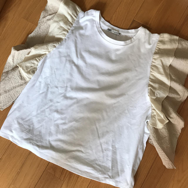 ZARA(ザラ)のZARA☆フリルトップス レディースのトップス(カットソー(半袖/袖なし))の商品写真