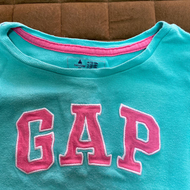 GAP(ギャップ)のGAP 緑Tシャツ80サイズ キッズ/ベビー/マタニティのベビー服(~85cm)(Ｔシャツ)の商品写真
