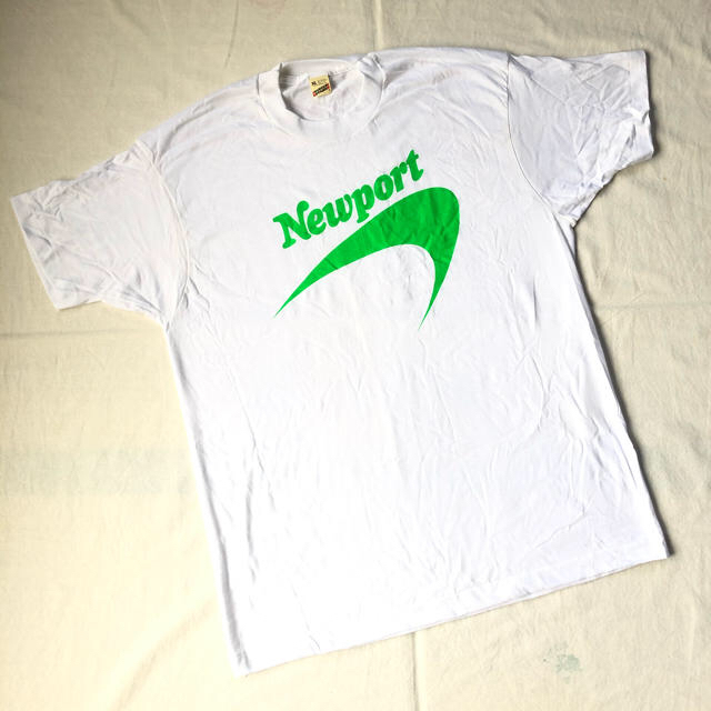 ART VINTAGE(アートヴィンテージ)の90s USA製 XL デッドストック Newport Tシャツ ニューポート メンズのトップス(Tシャツ/カットソー(半袖/袖なし))の商品写真