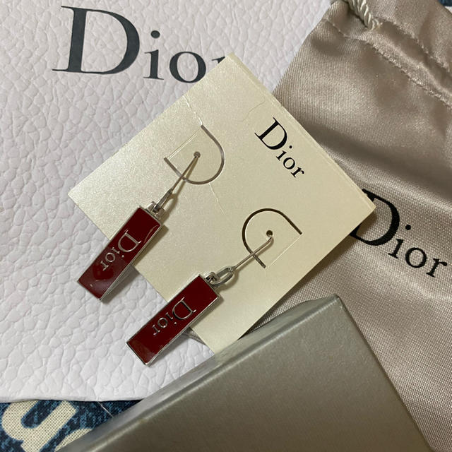 Dior♡プレートロゴピアス