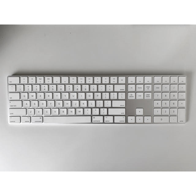 Apple(アップル)のMagic Keyboard（テンキー付き）- 英語（US） - シルバー スマホ/家電/カメラのPC/タブレット(PC周辺機器)の商品写真