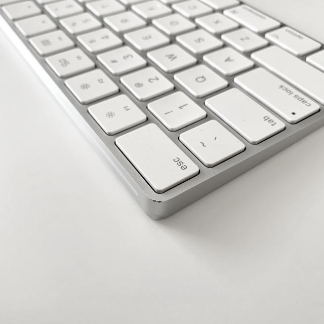 Apple(アップル)のMagic Keyboard（テンキー付き）- 英語（US） - シルバー スマホ/家電/カメラのPC/タブレット(PC周辺機器)の商品写真