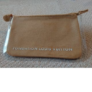 ルイヴィトン(LOUIS VUITTON)のFondation Louis Vuitton Clutch キャメル(ポーチ)