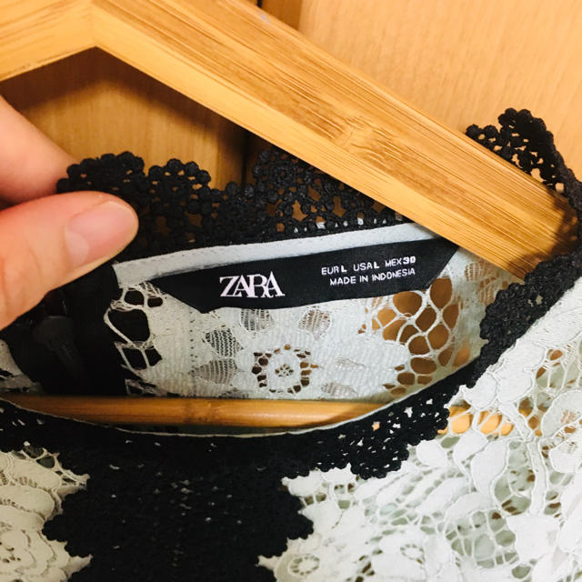 ZARA(ザラ)のZARAレースブラウス レディースのトップス(シャツ/ブラウス(半袖/袖なし))の商品写真