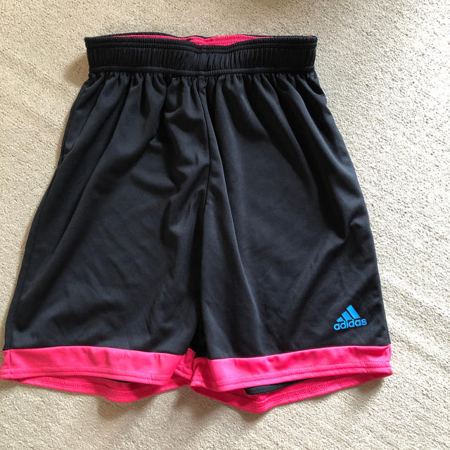 adidas(アディダス)のアディダス　キッズハーフパンツ キッズ/ベビー/マタニティのキッズ服男の子用(90cm~)(パンツ/スパッツ)の商品写真