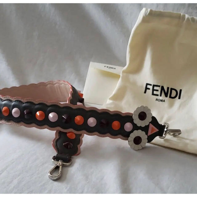 美品❁⃘*.FENDI レア モンスター ストラップユーバッグ