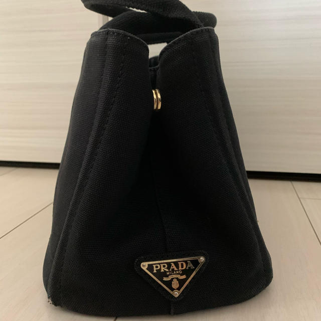 PRADA(プラダ)のPRADA カナパ　黒　ネロ　プラダ レディースのバッグ(ショルダーバッグ)の商品写真