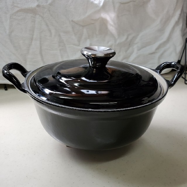 LE CREUSET(ルクルーゼ)のmag様専用☆ル・クルーゼ　２０センチ両手鍋（BLACK） インテリア/住まい/日用品のキッチン/食器(鍋/フライパン)の商品写真