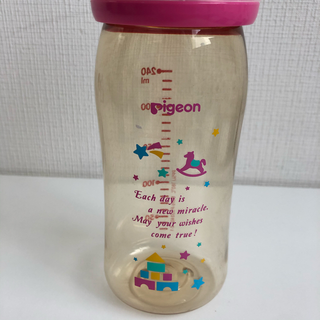 Pigeon(ピジョン)のピジョン 哺乳瓶（ピンク） キッズ/ベビー/マタニティの授乳/お食事用品(哺乳ビン)の商品写真