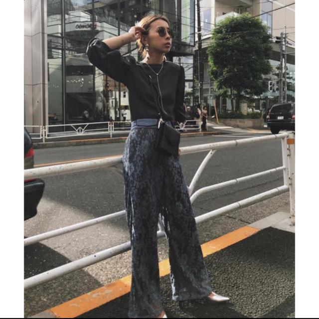 Ameri VINTAGE(アメリヴィンテージ)のAmeri VINTAGE PUFF DOCKING BELT TOP レディースのトップス(シャツ/ブラウス(長袖/七分))の商品写真