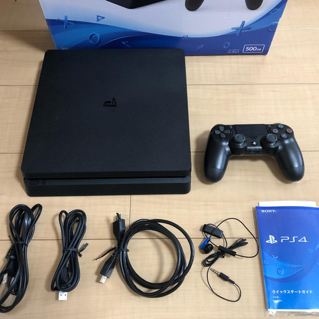 PlayStation4(プレイステーション4)のPlayStation4 本体 CUH-2200AB01 おまけ付き エンタメ/ホビーのゲームソフト/ゲーム機本体(家庭用ゲーム機本体)の商品写真