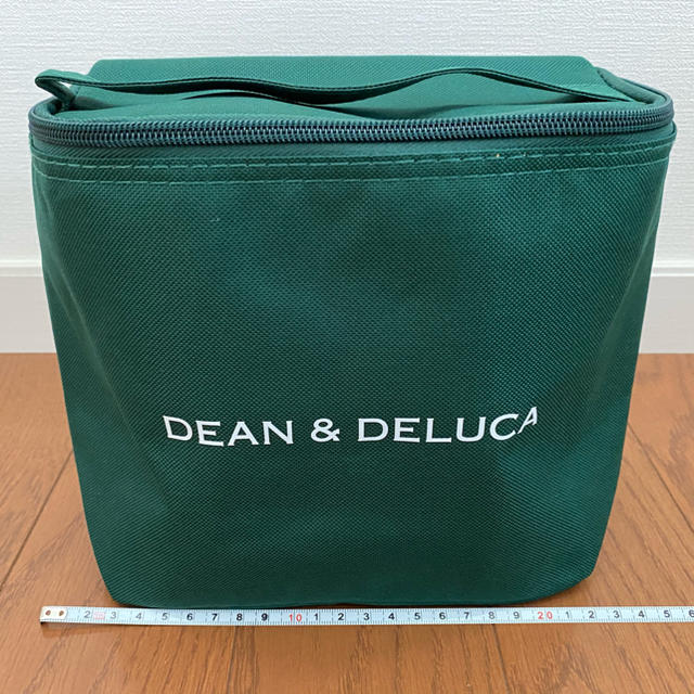 DEAN & DELUCA(ディーンアンドデルーカ)のDEAN & DELUCA クーラーバッグ Mサイズ インテリア/住まい/日用品のキッチン/食器(弁当用品)の商品写真