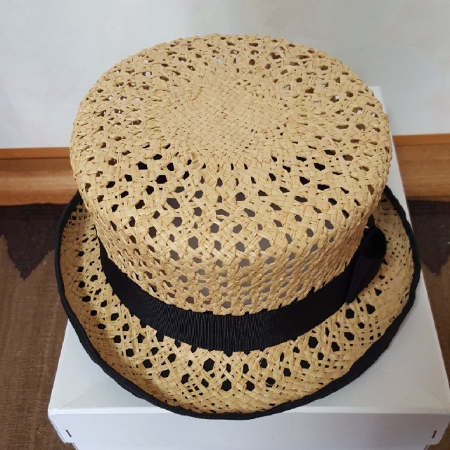 【夏物お値下げ】ダブルリボン　麦わら帽子　未使用 レディースの帽子(麦わら帽子/ストローハット)の商品写真